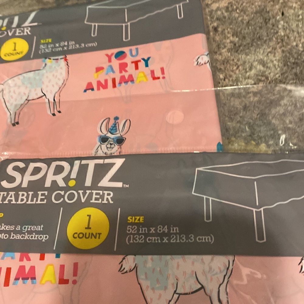 2 Spritz Table Covers - Picture 2 of 2